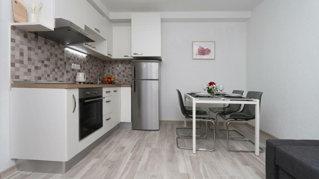 Modern Apartments Iva Макарска Екстериор снимка